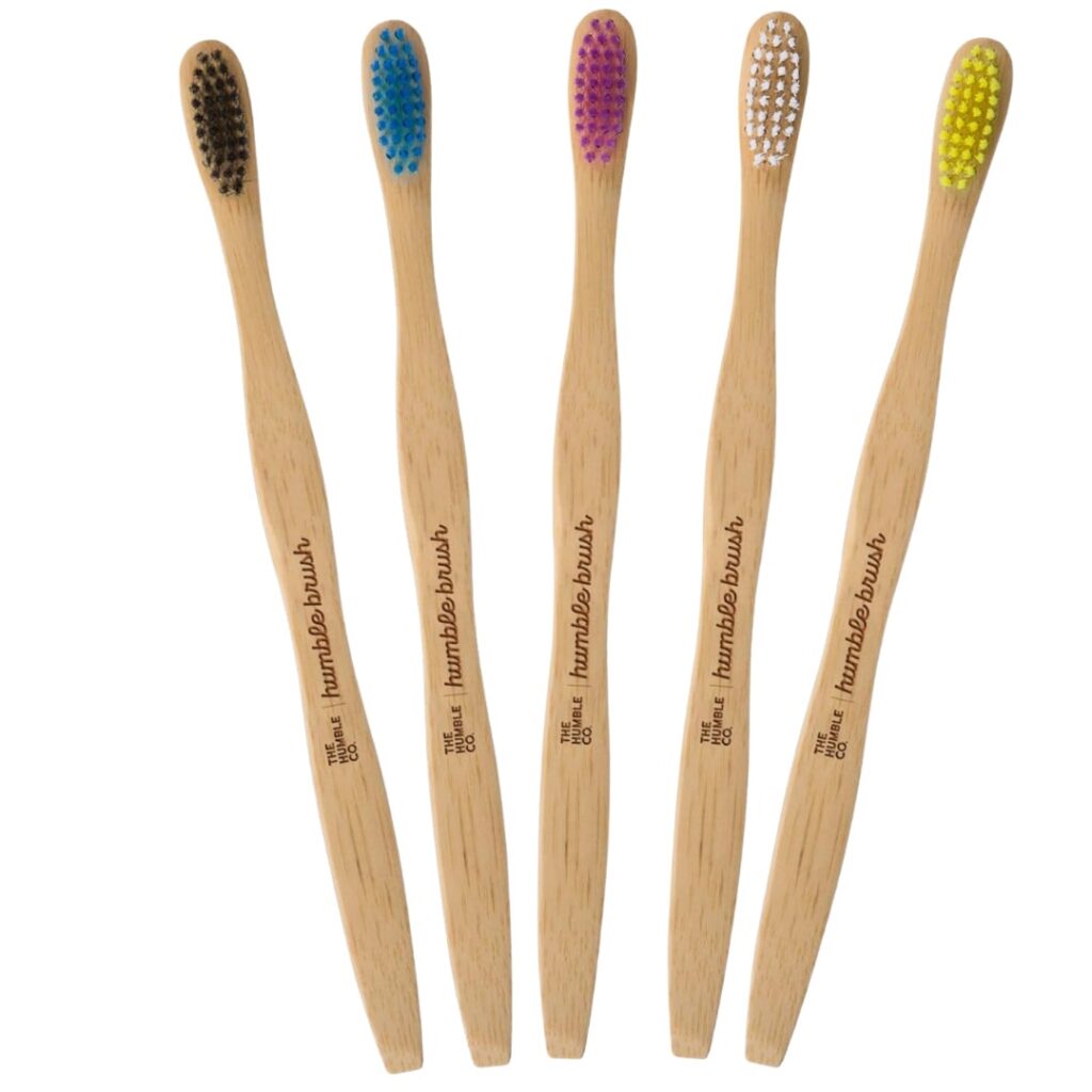 eco-friendly manual toothbrushes in bamboo with give different color heads